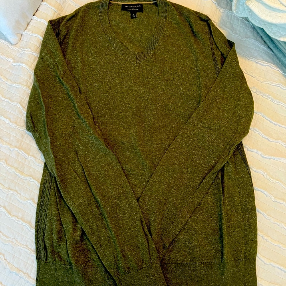 Banana Republic green v neck sweater